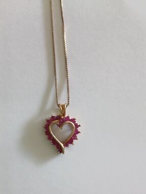 Source Unknown Gold Heart Necklace with Pink Stones